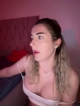 Webcam Model (IrisGreys) is live