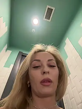 Webcam Model (VikaBunny1)  is live.Free join now!