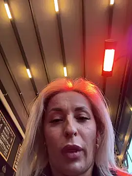 Webcam Model (VikaBunny1)  is live.Free join now!