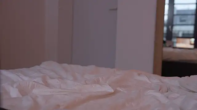 ibiddi (F young) - Glass dildo in pussy