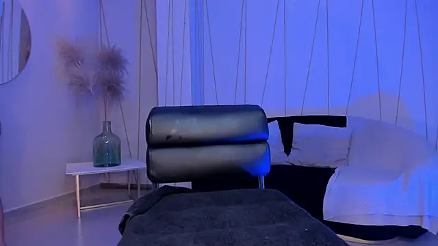 mialaurence - MiaLaurence's free webcam - UK Sex Cams