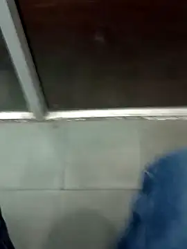 oneeyedwonder96 (Ask my age) - Busstop flash and cum..