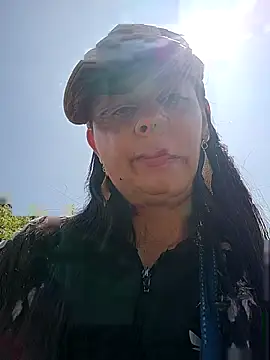 Webcam Model (johannatb)  is live.Free join now!