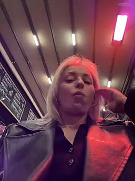 vikabunny1 (Ask my age) - your excited pussy  play PUBLIC 🔥🥵