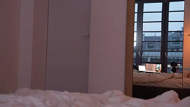 ibiddi (F young) - Glass dildo in pussy