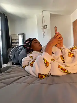 Webcam Model (TheRealOshunQueen)  is live.Free join now!