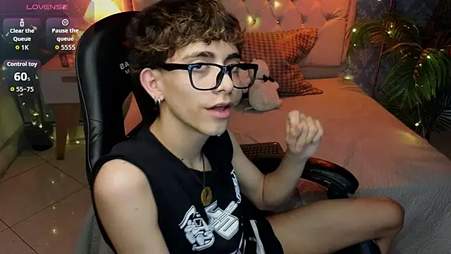 matty_sparkk (M twink) - goodbye to my clothes, 100% naked