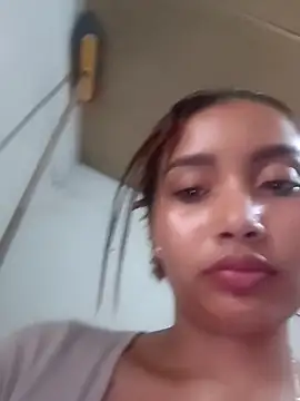 genesis_18_ - Genesis_18_'s free webcam