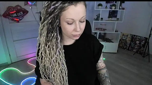 honeysallymoore - HoneySallyMoore's free webcam - UK Sex Cams