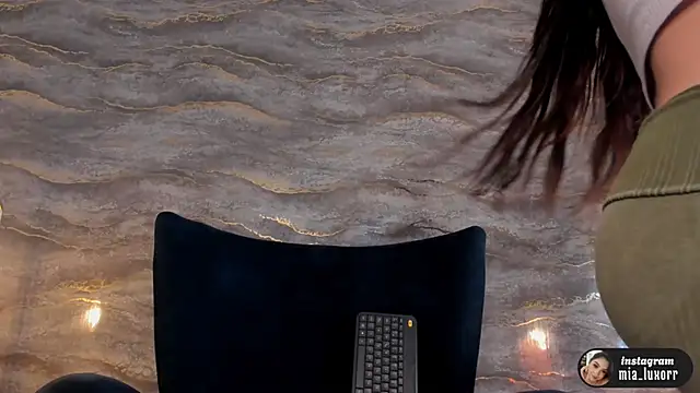 mia_luxor (F teen) - 🤤Naked ass and twerk🤤