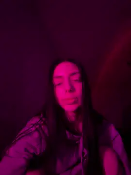 MishellKins Live Webcam on Stripchat