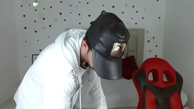 caius_fox - Caius_fox's free webcam - UK Sex Cams