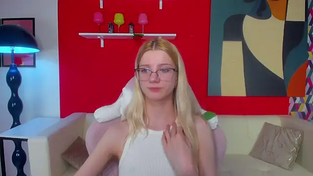 m1aforever (F teen) - show collarbone close ^_^