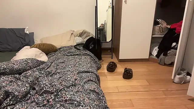 nanaisbackk from StripChat is Freechat