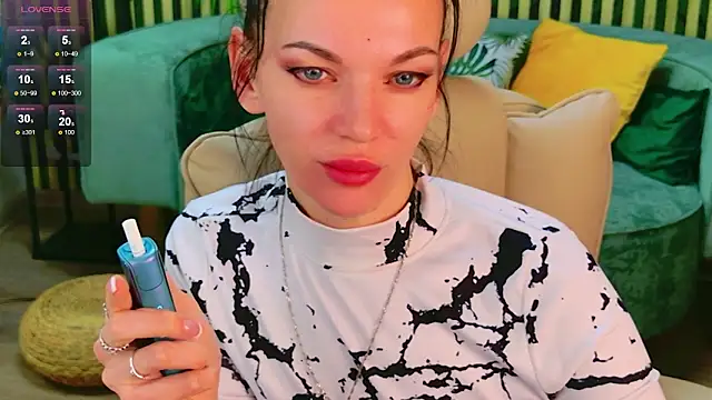 juliehil - JulieHiL's free webcam