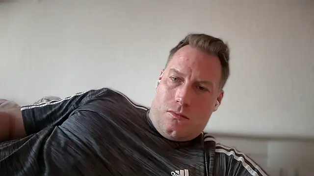 christian87xxx (Ask my age) - shirt off