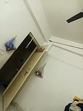 demandgirl (M young) - Water out in public