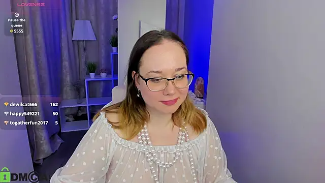 dixon_ross (F milf) - sucking a dildo