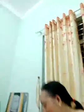 jolie_sexy (F milf) - I am a poor girl, please help me.