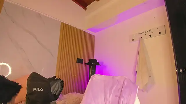 miss_elektranova (T teen) - paly finger hot