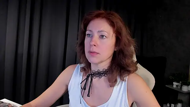 leticiaromano (F milf) - I'LL PLAY YOUR FAVORITE SONG.