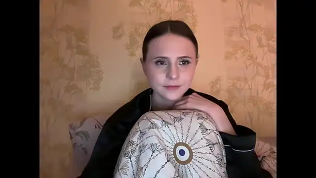 little_shy_girll (F teen) - lipstick on lips