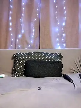 Webcam Model (EmmaKrosss)  is live.Free join now!