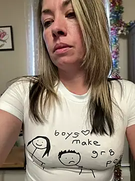 Webcam Model (MiraKisss)  is live.Free join now!