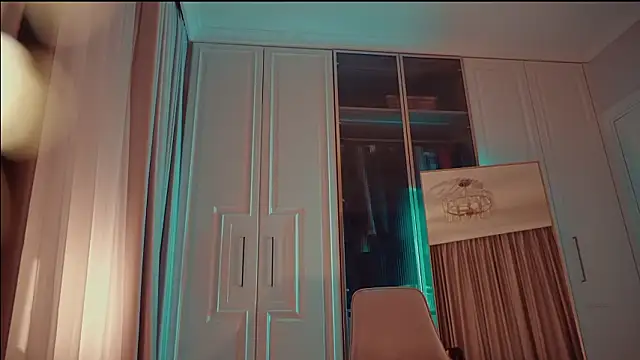 MilaDYstarlight's Stripchat show and profile