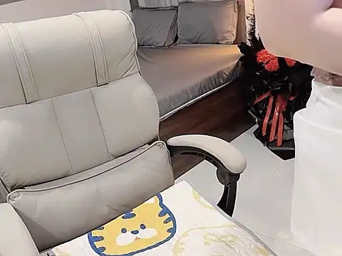 nabiii6868 (F young) - tease me wet