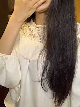 Nhinhi18 live sex cam