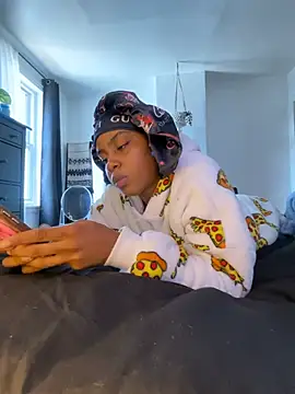 Webcam Model (TheRealOshunQueen) is live