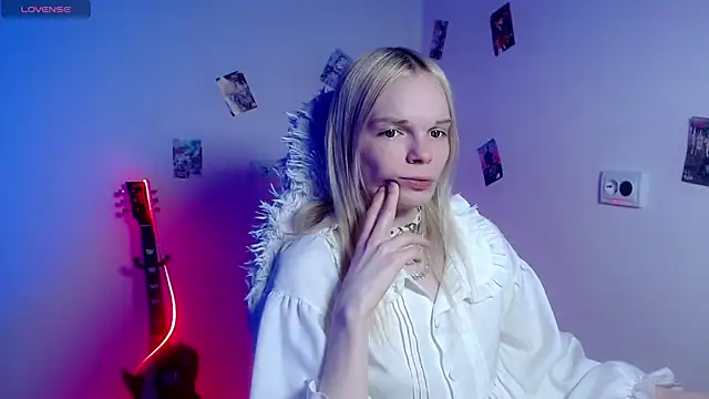 Emily_Nyaffee live sex cam