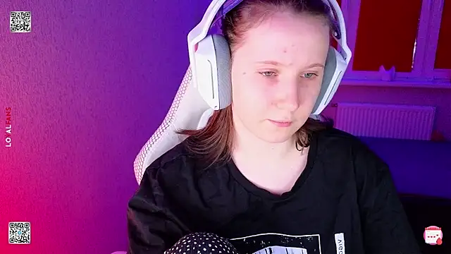 mon_lola - Mon_lola's free webcam