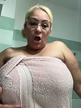 x_elena_x (F mature) - Take a shower with me