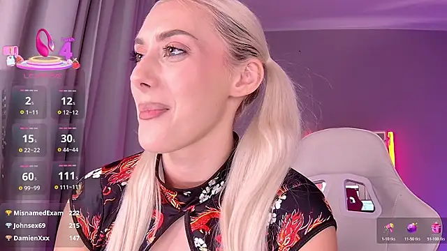 LoryWood live sex cam