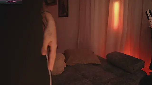 hannahw_ (F young) - twoo finger pussy and control lush