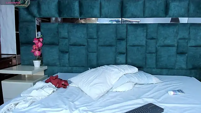 _bonnyandclyde (G teen) - CUM IN HER FACE