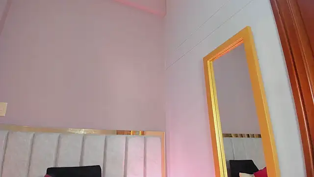 LaraGoldd live sex cam