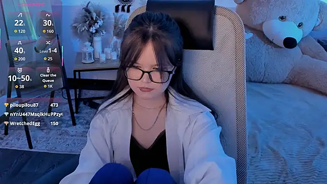 elainebeness (F young) - lick fingers