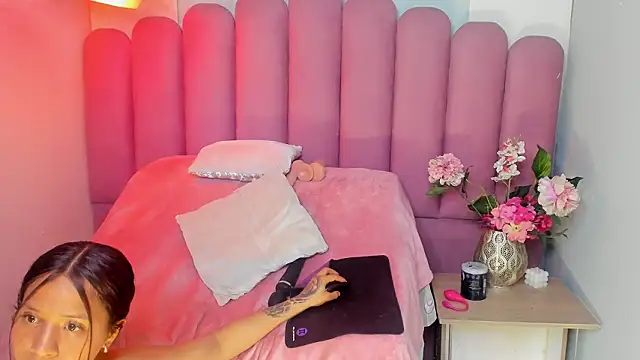 zaraluciana (F teen) - Fuck my pussy in doggy style