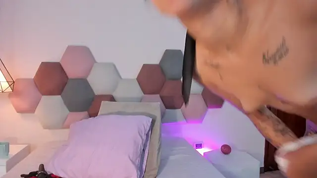 melissafoxx - MelissaFoxx's free webcam - UK Sex Cams