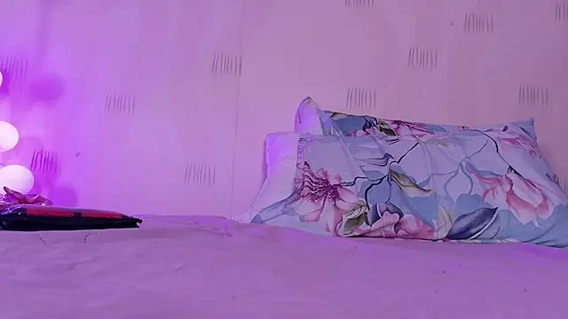 kinkylittlegirll - Kinkylittlegirll's free webcam - UK Sex Cams