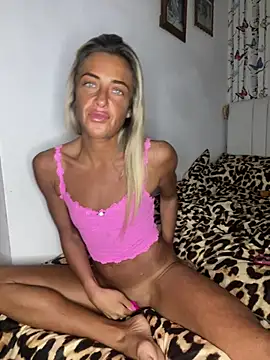 Webcam Model (ScarlettGold_)  is live.Free join now!