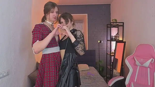 zorialovesluna - ZoriaLovesLuna's free webcam - UK Sex Cams