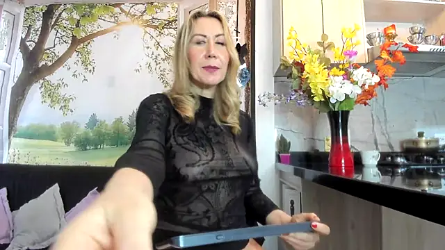 ashleymilf_1 (F mature) - warm me up as vibrar mi clitoris