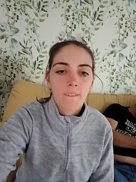 laparejaideal08 (Ask my age) - Enseñar teta