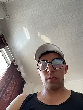 leonblazze - LeonBlazze's free webcam