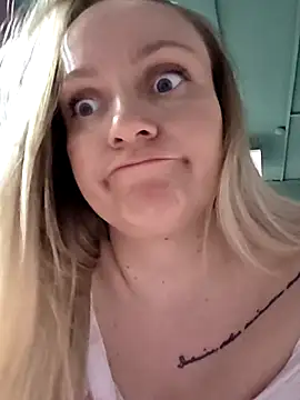 Preview of bondgirl_013