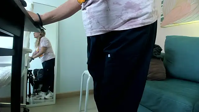 ivonne_4 - Ivonne_4's free webcam